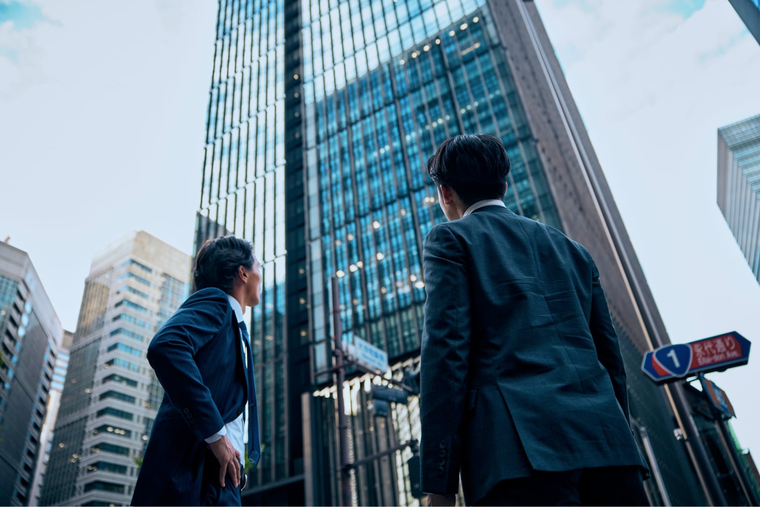 100/1664人のCOMTECのイメージ背景画像