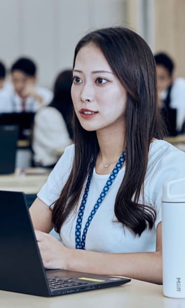 女性社員の画像